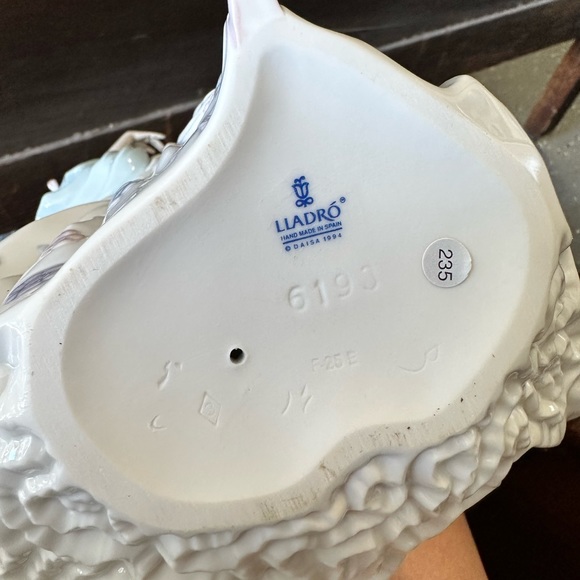 Lladro Summer Serenade 6193 statue girl figurine with bird - Picture 7 of 7